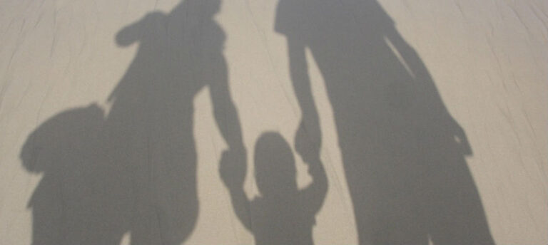 Wsparcie aktywności zawodowej osób wyłączonych z rynku pracy z powodu opieki nad małymi dziećmi